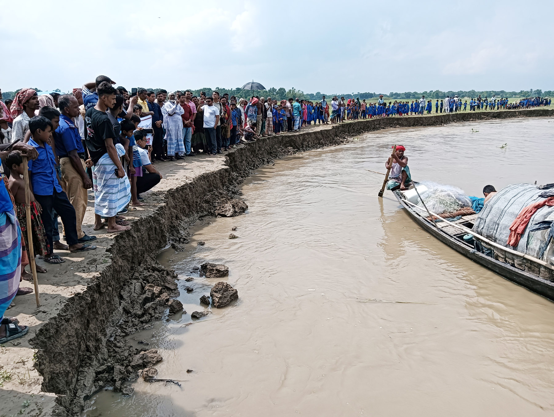 নদী ভাঙন ঠেকাতে সরকারের প্রতি এলাকাবাসীর আলটিমেটাম