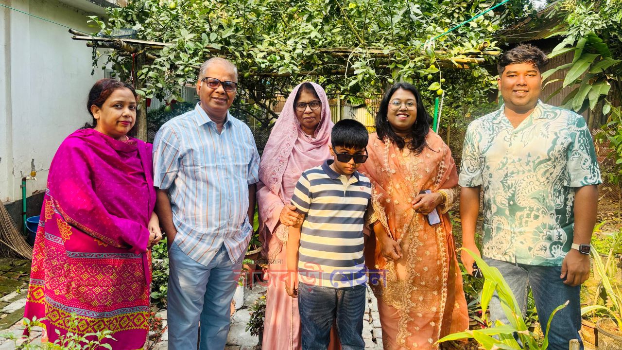 পদ্মায় বাসডুবিতে মা-ছেলে ও নাতির মৃত্যুতে পরিবারে বইছে বিষাদের ছায়া 