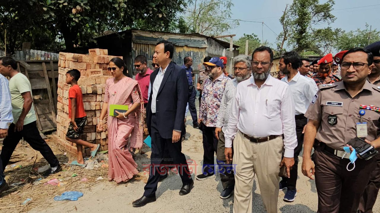 পদ্মায় বাসডুবির পঞ্চম দিনে নৌপরিবহন মন্ত্রণালয়ের তদন্ত টিম, অভিযান সমাপ্ত