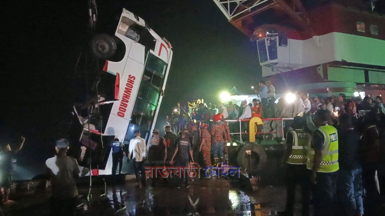 পদ্মায় বাসডুবির ঘটনায় জেলা প্রশাসনের তদন্ত প্রতিবেদন দাখিল