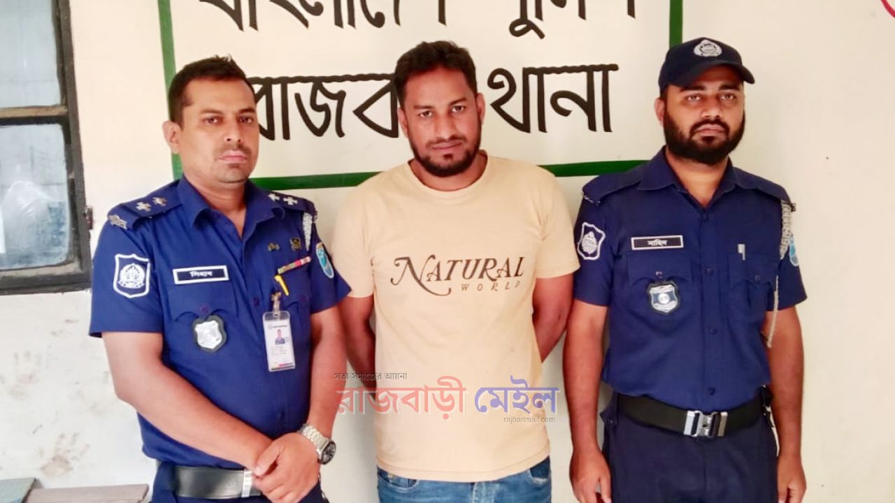 মোটরসাইকেলের সাথে লাশবাহী অ্যাম্বুলেন্সের ঘষা লাগার অপরাধে পুলিশ কনেষ্টবলকে মারধর, গ্রেপ্তার ১ 