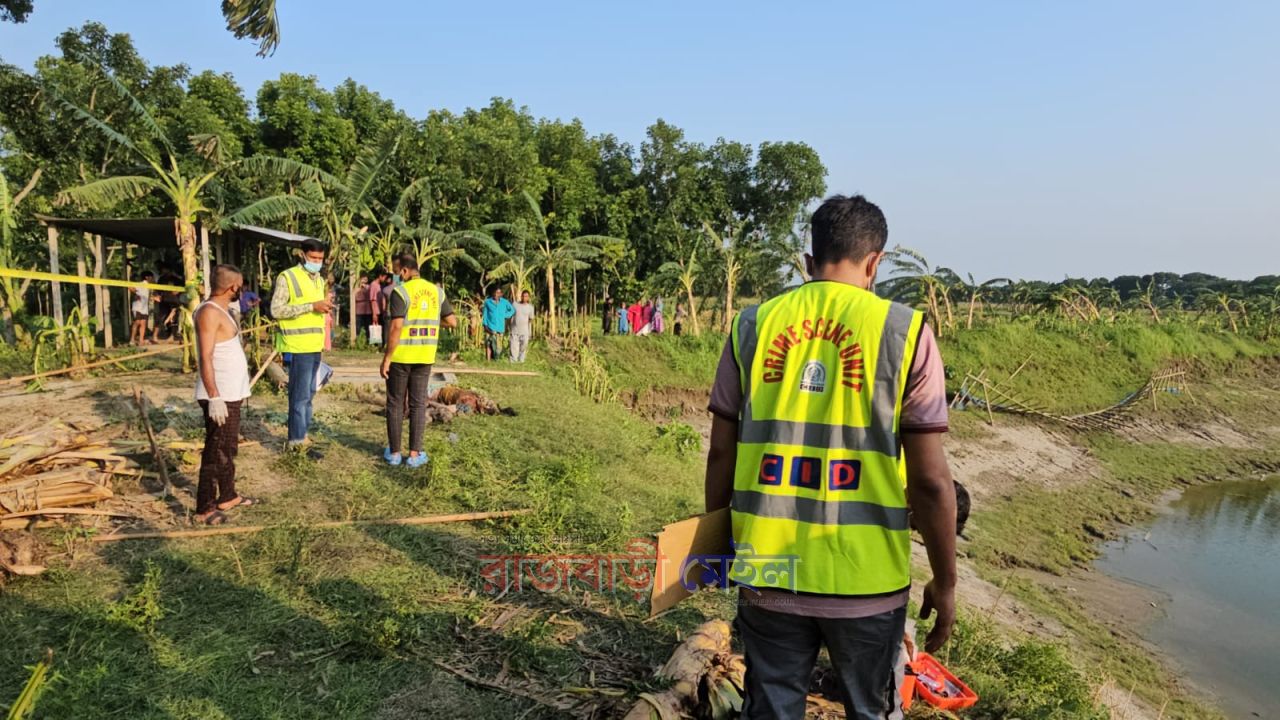 রাজবাড়ীর সীমান্তবর্তী থেকে উদ্ধারকৃত মা ও মেয়ের লাশ নেওয়া হলো ফরিদপুর