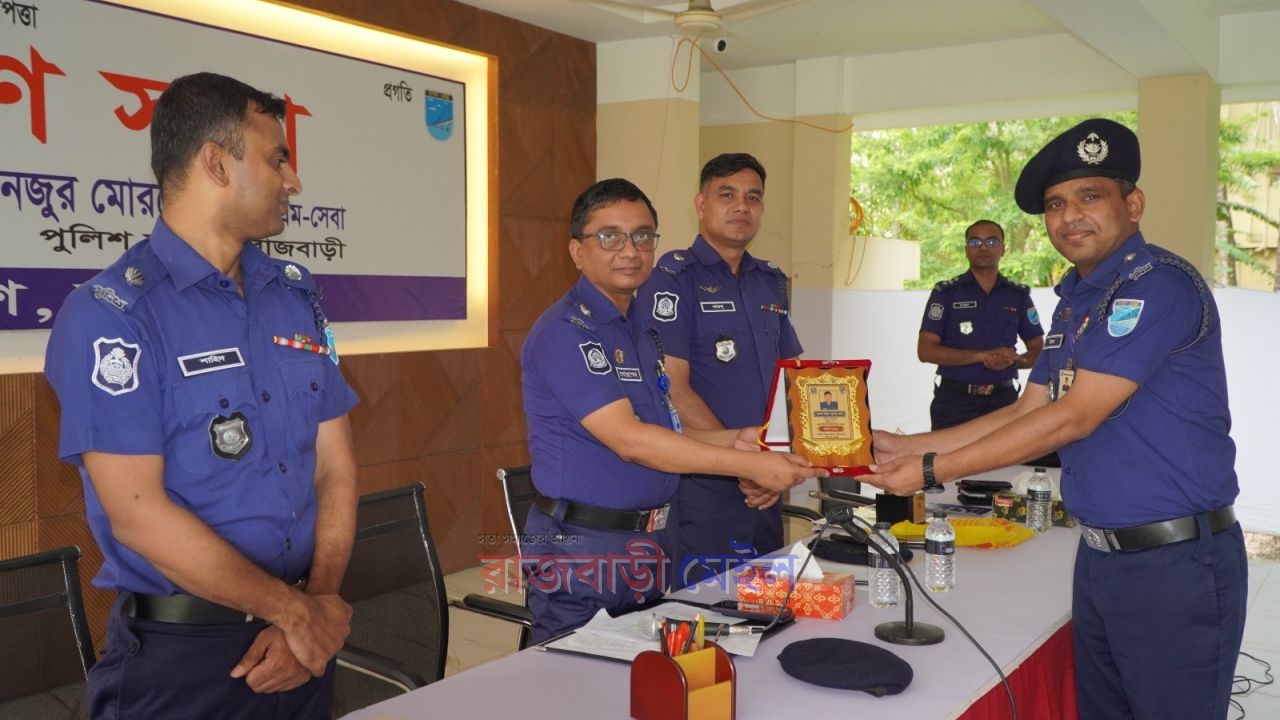 রাজবাড়ীতে শ্রেষ্ঠ ওসি নির্বাচিত হলেন সদর থানার ওসি উত্তম ঘোষ