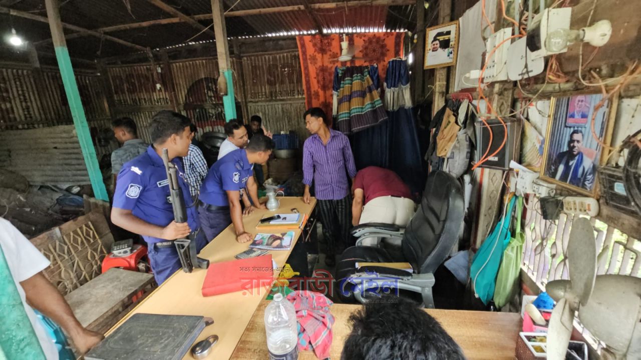 দৌলতদিয়া ভূমি অফিসে দুর্ধর্ষ চুরি, বিএনপি নেতার ভাঙ্গারির দোকান হতে মালামাল উদ্ধার