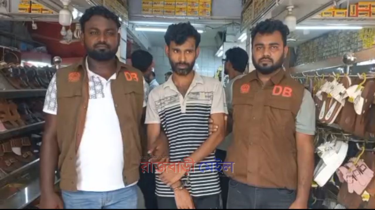 রাজবাড়ীতে জুতা ব্যবসার আড়ালে মাদক ব্যবসা, যুবক গ্রেপ্তার