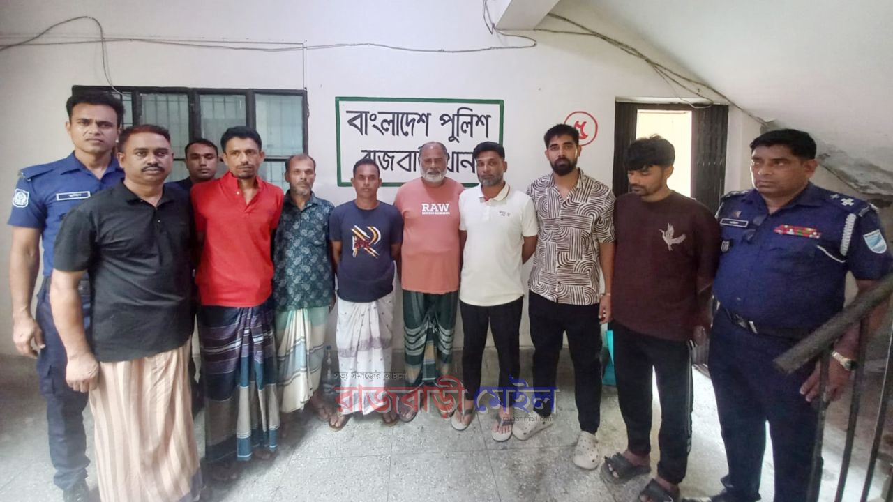রাজবাড়ীতে আওয়ামী লীগের ঝটিকা মিছিলের ঘটনায় মামলা, ৮ নেতাকর্মী গ্রেপ্তার