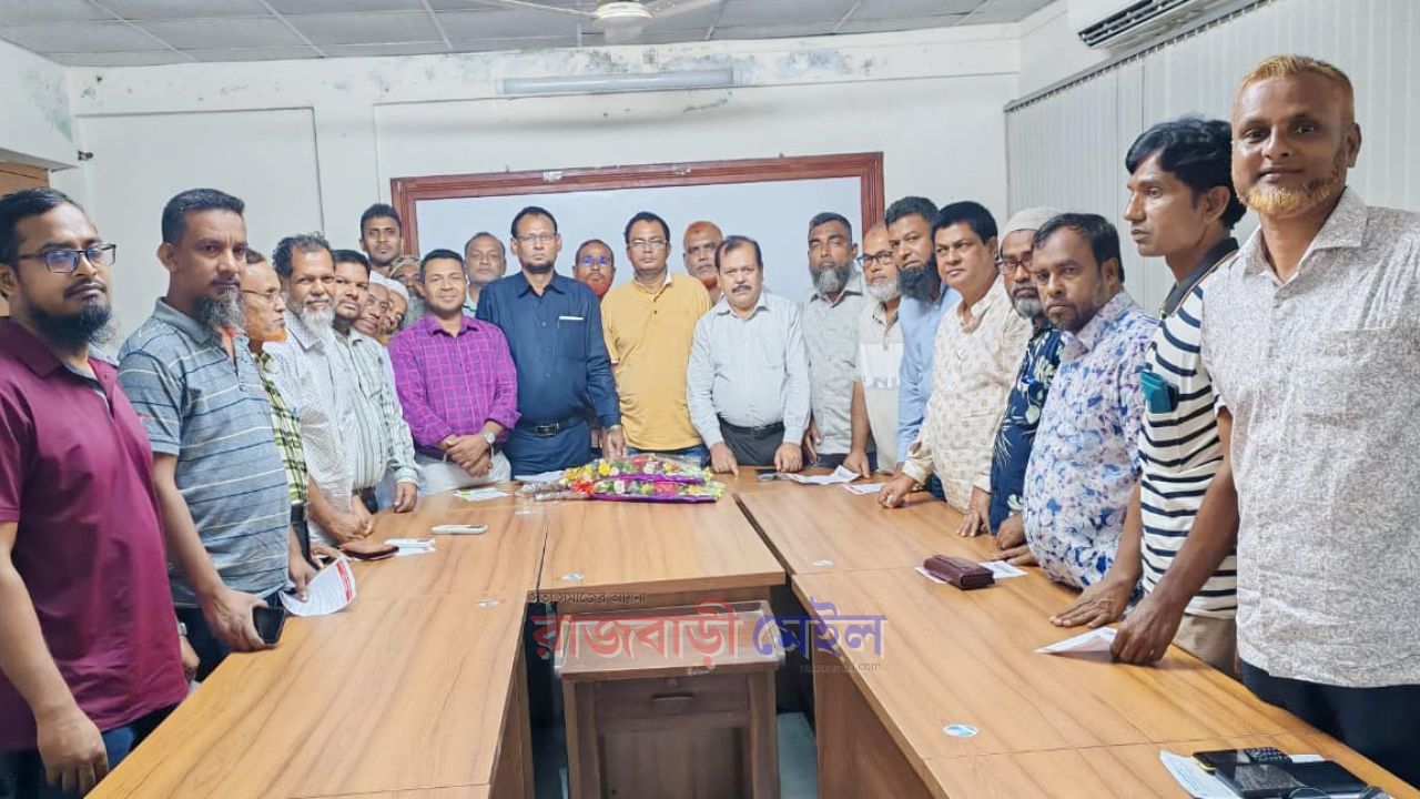 ফরিদপুরে পশ্চিমাঞ্চল বিদ্যুৎ বিতরণ শ্রমিক কর্মচারী ইউনিয়ন-সিবিএ -এর শিল্প বিরোধ উত্থাপন সভা 
