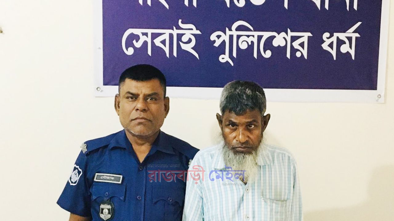 ঝালমুড়ি খাওয়ানোর প্রলোভনে ফেলে শিশুকে ধর্ষণ, ঝালমুড়ি বিক্রেতা গ্রেপ্তার