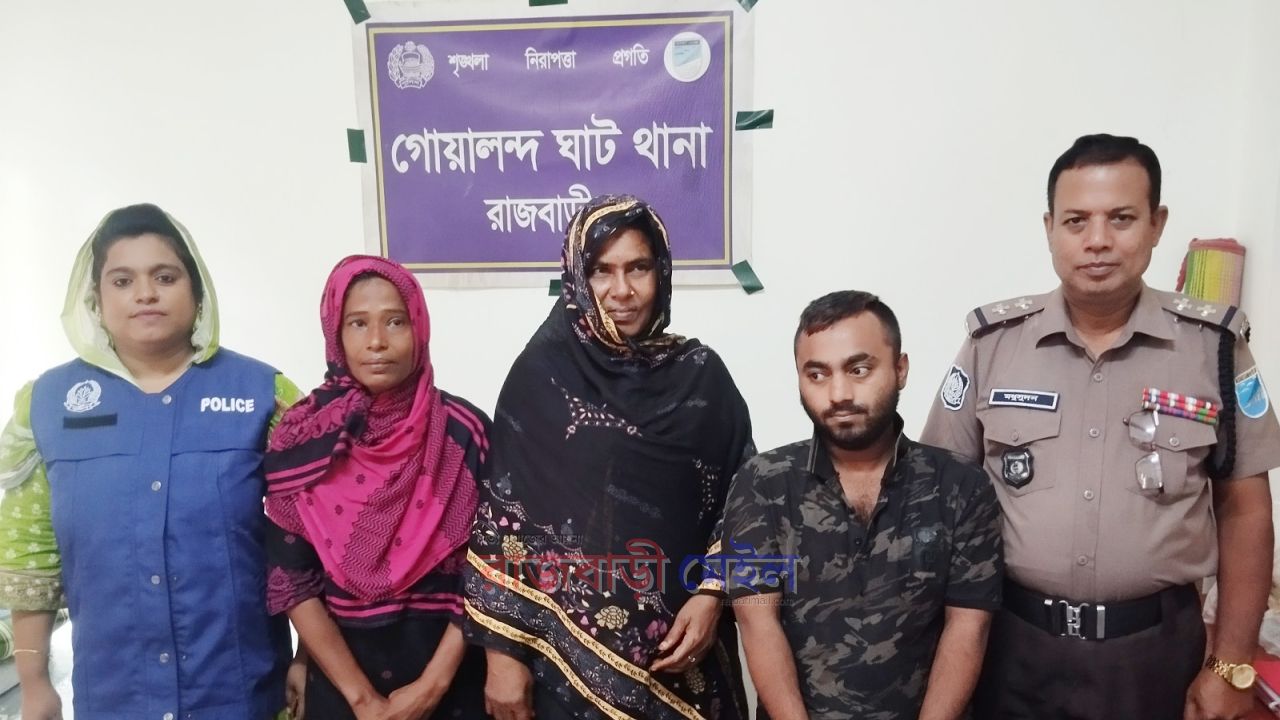 দৌলতদিয়ার মাদক সম্রাজ্ঞী ১২ মামলার আসামী রোজী সহ গ্রেপ্তার ৩