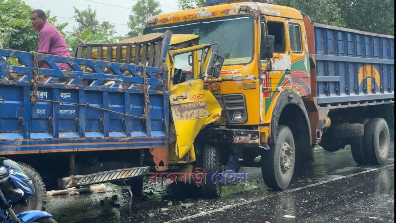 রাজবাড়ীতে ৮ ঘন্টার ব্যবধানে তিনটি সড়ক দুুর্ঘটনা, চালক নিহত, আহত ১০