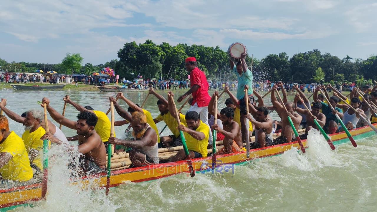 রাজবাড়ীর কালুখালীতে শেষ হলো তিন দিনের নৌকাবাইচ, বিজয়ী পাবনার নিউ শাপলা