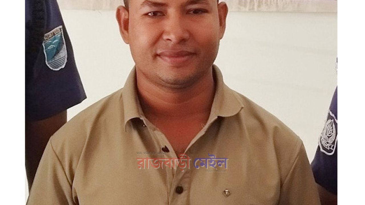দৌলতদিয়ায় বাসে অগ্নিকান্ডের ঘটনায় জড়িত সন্দেহে স্বেচ্ছাসেবক লীগ নেতা গ্রেপ্তার 