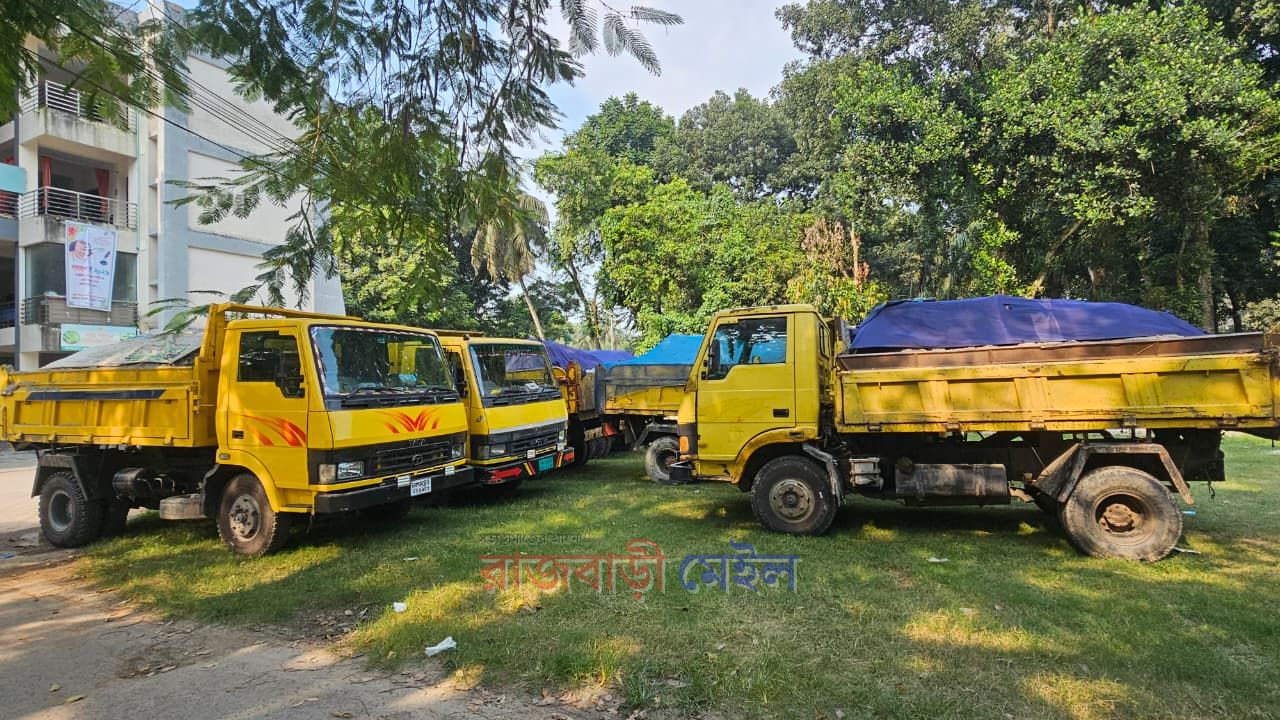 রাজবাড়ীর গোয়ালন্দে এসিল্যান্ডের অভিযানে বালুবাহী ৬ ট্রাক জব্দ