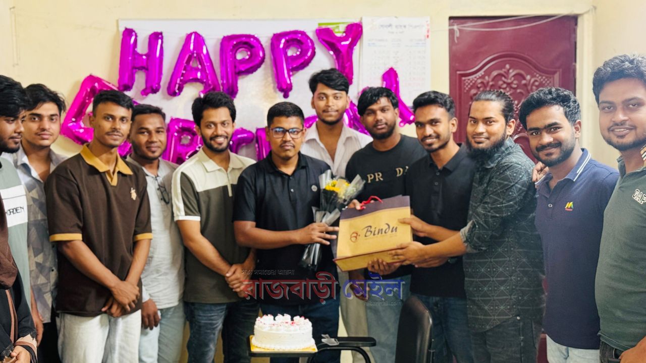 রাজবাড়ীতে মাস্টার জাপানিজ ল্যাঙ্গুয়েজ সেন্টারের পরিচালকের জন্মদিন পালন