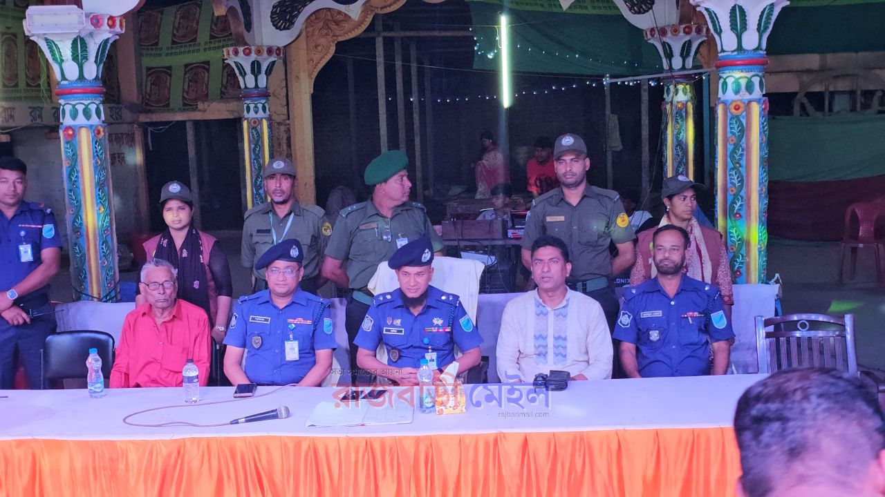 গোয়ালন্দের বিভিন্ন পূজা মন্ডপ পরিদর্শন করলেন জেলা পুলিশ সুপার
