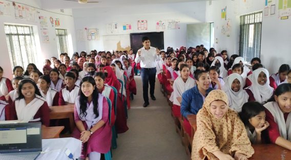 রাজবাড়ীতে শিক্ষার্থীদের ‘তোমার সক্ষমতা জানো’ শীর্ষক ইউএনও’র বিশেষ পাঠদান