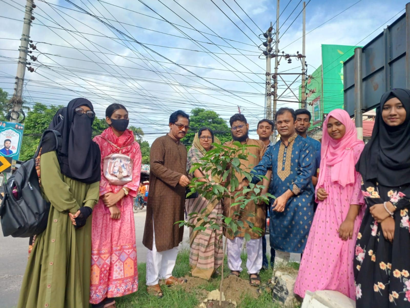 রাজবাড়ীতে ডিবেট এ্যাসোসিয়েশনের প্রতিষ্ঠাবার্ষিকীতে বৃক্ষরোপন ও বিতর্ক প্রতিযোগিতা